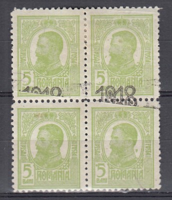 ROMANIA1918 LP 70 II REGELE CAROL TIPOGRAFIATE SUPRATIPAR 1918 DIAGONAL INCOMPLET BLOC DE 4 TIMBRE 3 CU SUPRATIPAR UN TIMBRU FARA STARE MNH/SARNIERA foto