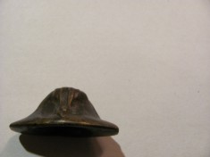 GE - Veche mini palarie din bronz Napoleon Bonaparte foto