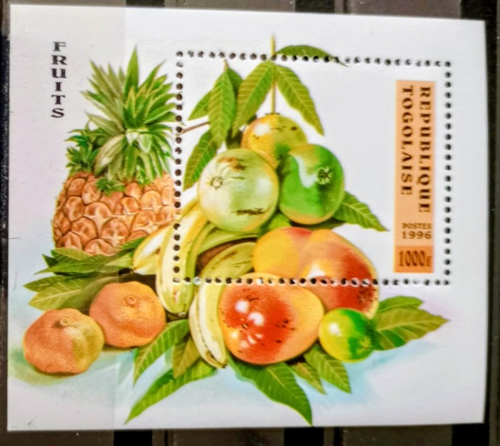 Togo 1996 fructe , ananas, banane bloc nestampilata
