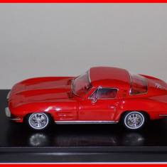 Macheta CHEVROLET CORVETTE C2 Sting Ray 1964 (scara 1/43) PREMIUM X