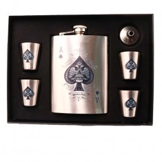 Set Sticla cu 4 Pahare, Cutie Speciala, Model Inima Neagra