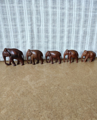 Lot de 5 figurine elefanti din lemn exotic foto