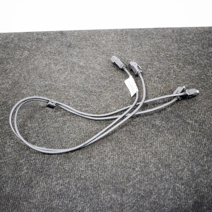 Port USB/AUX-In TESLA MODEL S 2017 OEM: 1004815-08-B 4089036