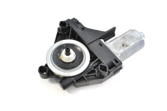 Motor macara geam ușă dreapta față VOLVO XC60 2009 OEM: 966269 | 3676733