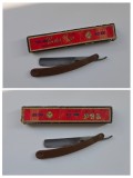 Brici vechi de colectie / barbierit, Barber Razor in cutie originala, China / Asia, lama ascutita otel inoxidabil stare buna, ca. 1930