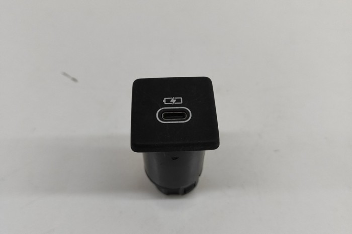 USB LAND ROVER RANGE ROVER SPORT L461 2024 OEM: M8E2-19010-DA 29509750