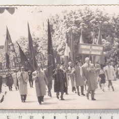 bnk foto Ploiesti - defilare de 1 Mai pe bulevard - anii `60