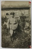 CONSTANTINOPOL , SUBOFITER IN UNIFORMA , IN CURTEA VILEI ILIADES , FOTOGRAFIE FORMAT CARTE POSTALA , 1919