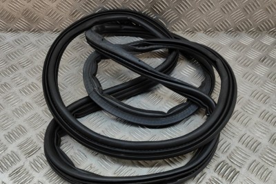 Garnitura de cauciuc haion FORD PUMA J2K, CF7 2020 OEM: L1TB-S404A07-BB 22151946 foto
