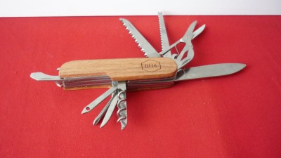 BRICEAG, CUTIT RABATABIL DE BUZUNAR foto