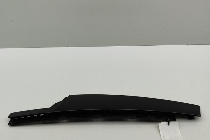 Ornament vertical ușă dreapta față BMW 5 G60 2025 OEM: 5A058C4 31530228