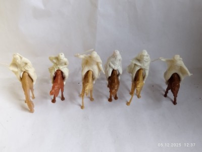 bnk jc Domplast - set complet arabi calare pe camile foto