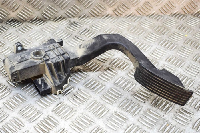 Pedala de accelerație FIAT DUCATO Furgon 250_, 290_ 2015 OEM: B720 17485410