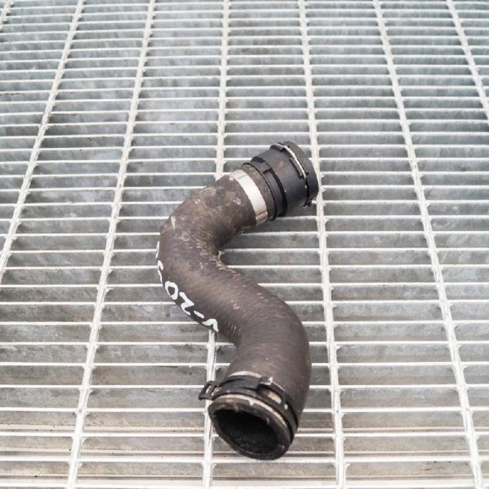 Furtun radiator răcire dreapta AUDI A4 8K2, B8 2010 OEM: 8K0121101P 3046116
