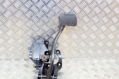 Pedala de fr&amp;acirc;nă TESLA MODEL 3 2018 OEM: 1044691-00-D 12151986 foto
