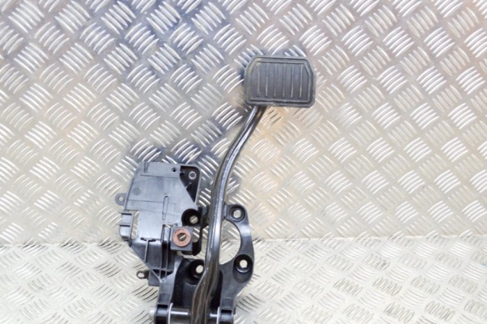 Pedala de fr&acirc;nă TESLA MODEL 3 2018 OEM: 1044691-00-D 12151986