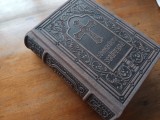 BIBLIA RETIPARIRE ANIVERSARA LA 110 ANI DE LA EDITIA 1914 A SFINTEI SCRIPTURI, CONDITII GRAFICE DEOSEBITE/LUX! COPERTI IN PIELE CU ORNAMENTE IN RELIEF