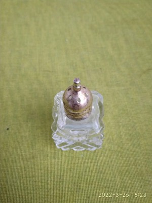 Sticluta de parfum, dop perforat foto