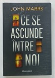 CE SE ASCUNDE INTRE NOI de JOHN MARRS , 2025