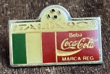 QW9 N9 73 - Insigna - tematica sport - fotbal - Campionatul Mondial Italia 1990 - steag Italia - reclama Coca Cola