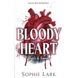 Alvil&aacute;gi rom&aacute;nc 4. - Bloody Heart - (K&uuml;l&ouml;nleges kiad&aacute;s) - Sophie Lark