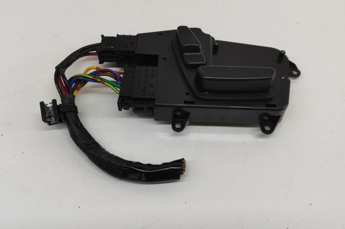 Buton de control scaun dreapta TESLA MODEL S 2015 OEM: 1007273-00-A,A1648201410 | 29440003