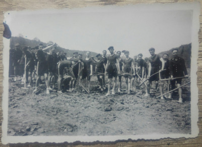 Clasa de elevi militari in aer liber// fotografie perioada interbelica foto