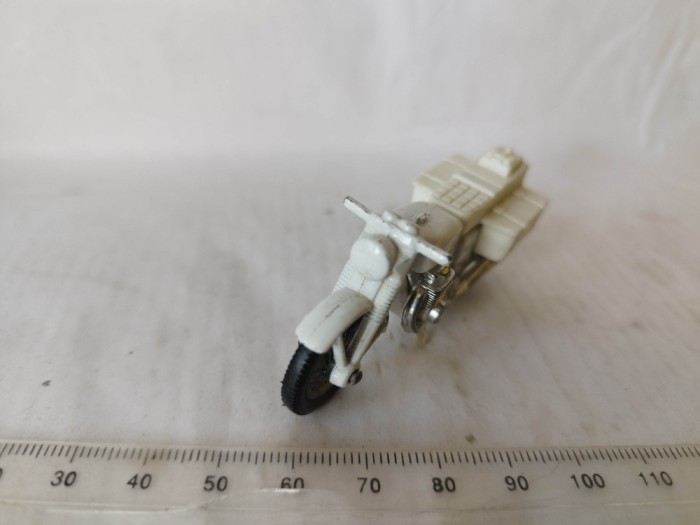 bnk jc Matchbox 33e Honda Police Bike