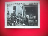 HOPCT 383 W GRUP LA RELAXARE PE SEZLONG -FAMILIE--FOTOGRAFIE VECHE TIP CP