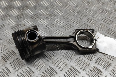 Piston VOLVO V60 2010 OEM: 31339777,31401216 28296792 foto