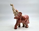 elefant cu trompa ridicata sculptat in piatra naturala nunate de roz si alba 20 cm inaltime decor
