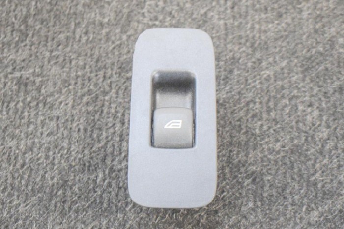 Buton geam ușă st&acirc;nga față VOLVO V40 Hatchback 2017 OEM: 31394840 10880239