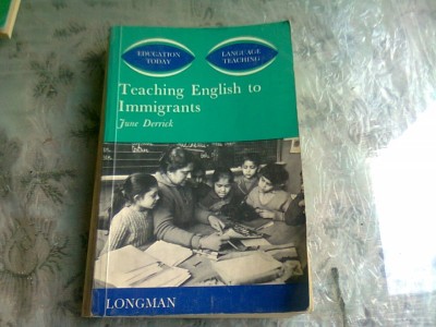 TEACHING ENGLISH TO IMMIGRANTS - JUNE DERRICK foto