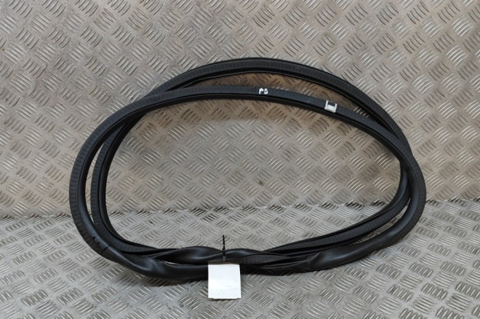 Garnitura ușă dreapta față FORD KUGA III DFK 2024 OEM: LJ6B-S20708-AF | 31193910