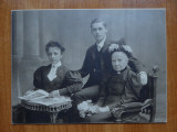 Familia Isacescu , fotografie pe carton , de secol 19