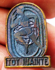 I.405 INSIGNA ROMANIA PIONIER PIONIERI TOT INAINTE ATLETISM h24mm, fara email foto