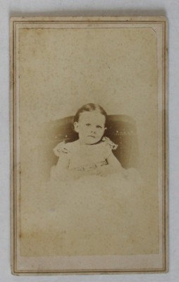 FOTOGRAFIE C.D.V. , STUDIO D.H. GROSS , BENNINGTON , VT. , FETITA IN STUDIO , SFARSITUL SEC. XIX foto