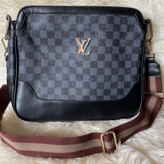 Geanta barbati Louis Vuitton piele ecologica gri noua fara eticheta!!