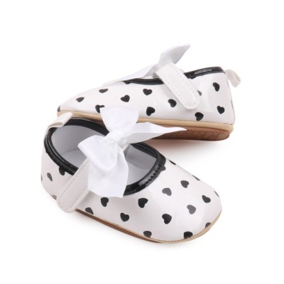 Pantofiori eleganti albi cu inimioare negre (Marime Disponibila: 3-6 luni foto