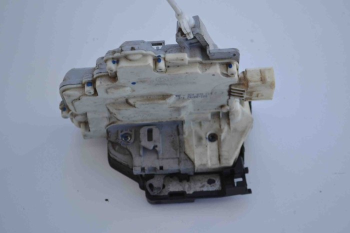 &Icirc;ncuietoare ușă dreapta spate AUDI Q7 4L 2006 OEM: 3C4839015C 2426408