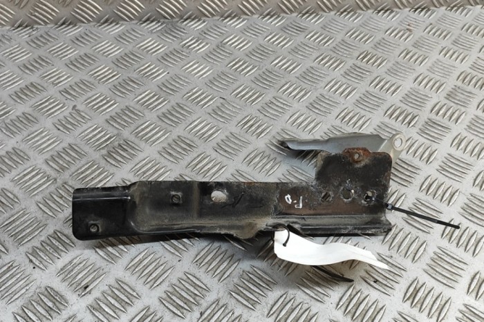Suport aripa dreapta față AUDI Q7 4L 2014 OEM: 4L0821136,4L0805698 30973735