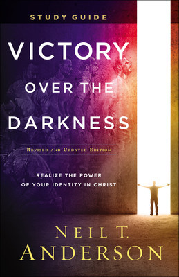 Victory Over the Darkness Study Guide: Realize the Power of Your Identity in Christ foto