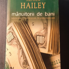 Mantuitorii de bani Arthur Hailey