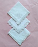 Lot de 3 batiste Vintage cu margine crosetata manual si broderie