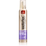 Wella Wellaflex Fullness Volume spuma cu fixare foarte puternica pentru păr fin 200 ml