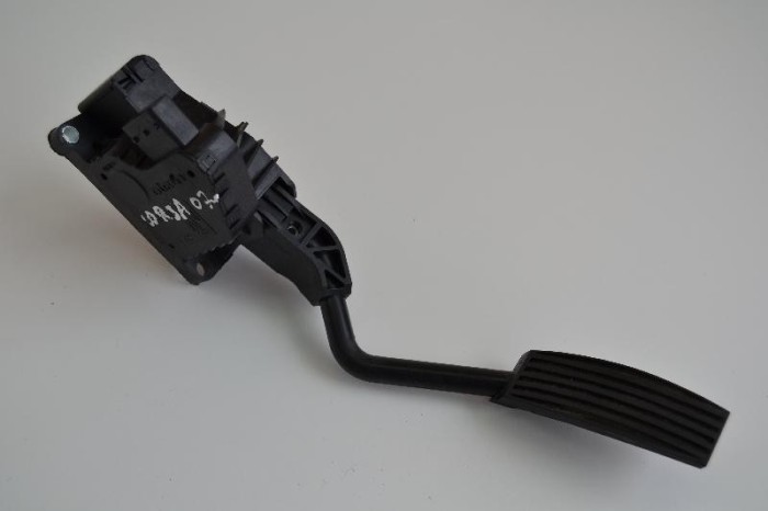 Pedala de accelerație OPEL CORSA D 2007 OEM: 22007A21 1538088