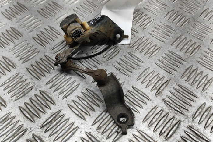 Senzor de nivel &icirc;nălțime dreapta față HONDA CIVIC X Hatchback FC_, FK 2018 OEM: 33136-TGH-Y01 | 26999911