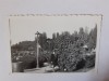 Fotografie 6/9 cm &icirc;n parc cu femeie l&acirc;ngă felinar