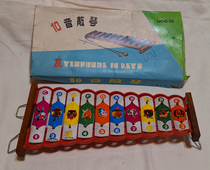 XILOFON jucarie veche muzicala, anii 1970, in cutia originala, piesa de colectie