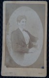 Fotografie tip CDV, Barbat cu papion, perioada interbelica